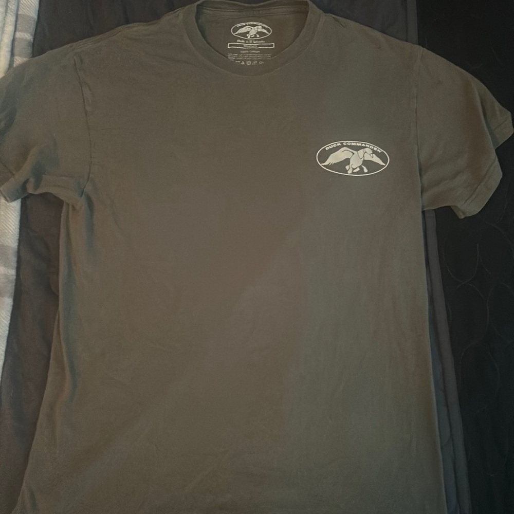 Duck dynasty tee,men’s medium